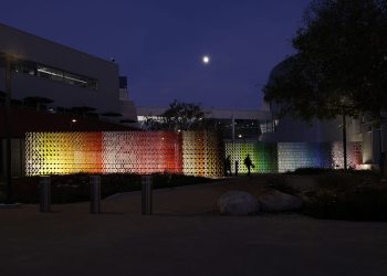 100 colours by Emmanuelle Moureaux presents Google a vibrant look