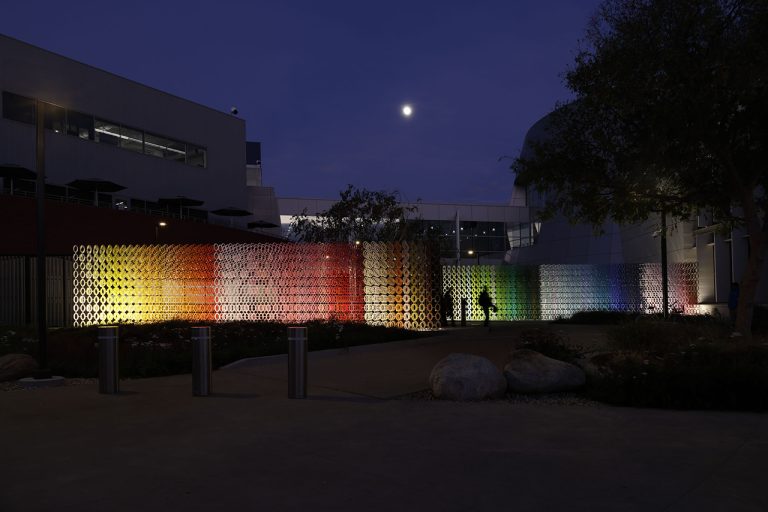 100 colours by Emmanuelle Moureaux presents Google a vibrant look