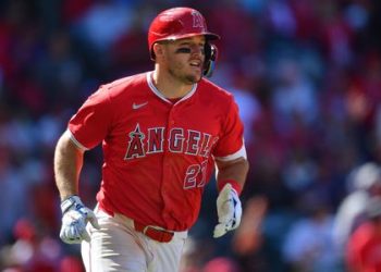 Angels shifting Mike Trout to RF to scale back physique put on – Taylorville Every day Information