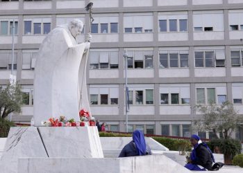 Pope’s complicated scientific image requires longer hospitalization