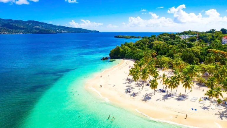 Lavish Tuscan Villas, 4 Seasons’ New Yacht And Extra Journey Information