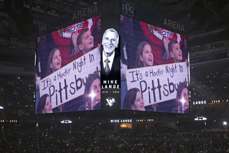 The penguins honor the broadcasting late of Fame, Mike Lange, in the course of the emotional pregamo ceremony – Taylorville Each day Information