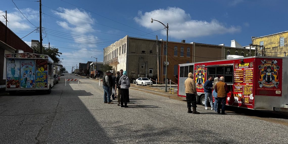 Locals come out for Meals Truck Sunday