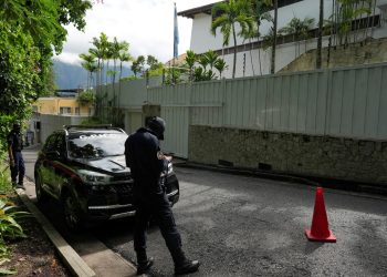 An opponent of Venezuela died who had drowned on the Argentine embassy in Caracas
