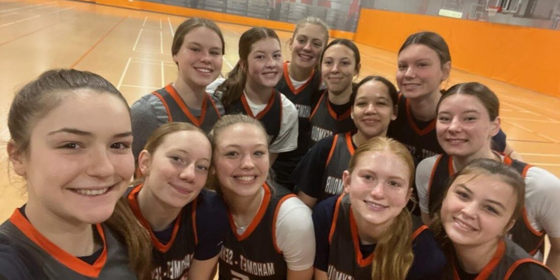 Regional Roundup: Bulldogs, Hawks hit the 20 winnings model | Sports activities