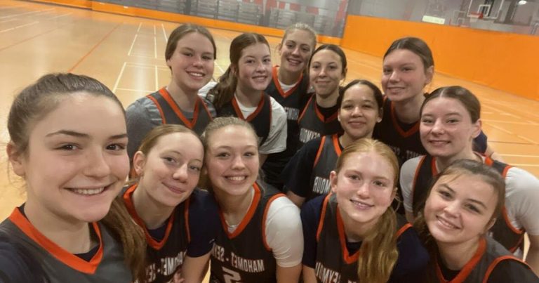 Regional Roundup: Bulldogs, Hawks hit the 20 winnings model | Sports activities
