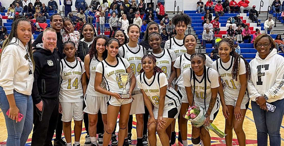 Tigers Prime Patriots in Palpitant Title Sport | Sports activities