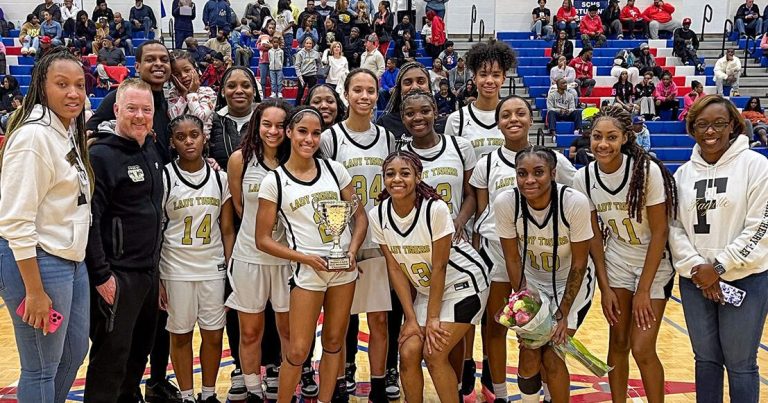 Tigers Prime Patriots in Palpitant Title Sport | Sports activities