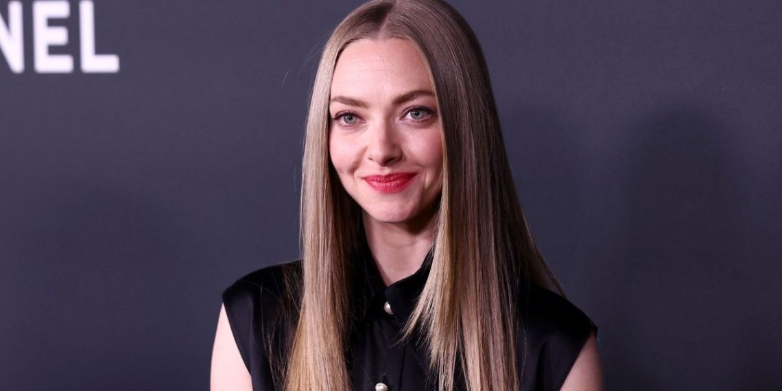 Amanda Seyfried Opts for Giambattista Valli LBD in Occasion Images