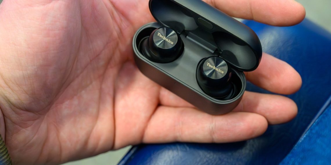 Assessment Technics Az100 Earbuds: Audiophile and Multitaskers unite