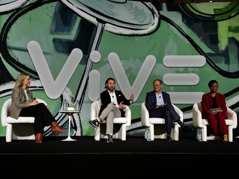 Physician predicts transition ‘from hype to assist’ with AI