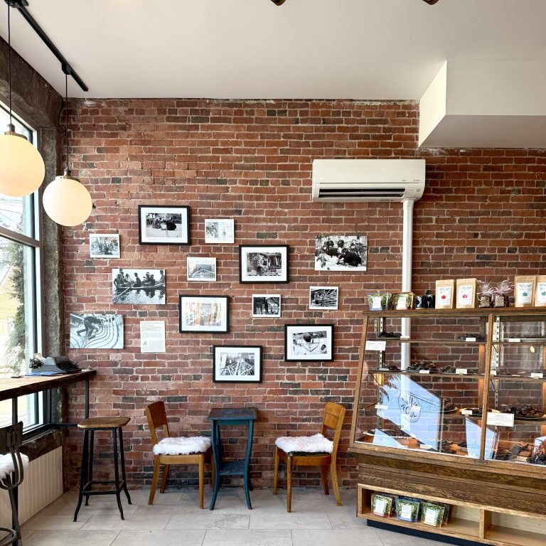 Maine Meals & Eating Information: Bathtub, Rockland, Kittery, Falmouth, Ogunquit, Lewiston