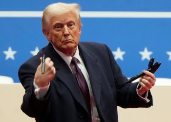 Donald Trump threatens to impose tariffs in Mexico and Canada on March four and points a storm