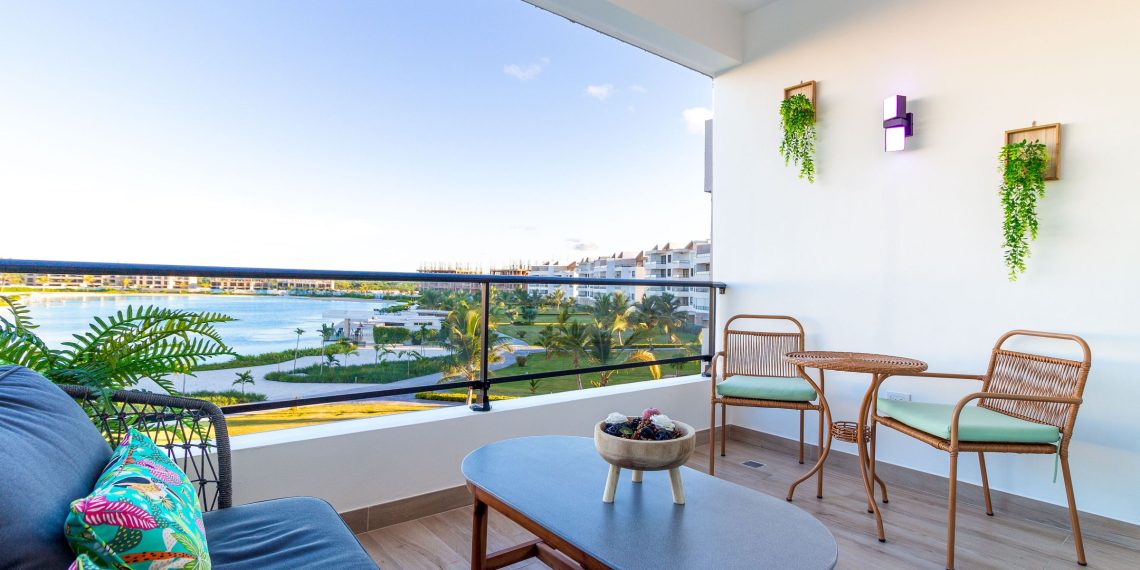 Vacationers embrace mushy, gradual journey