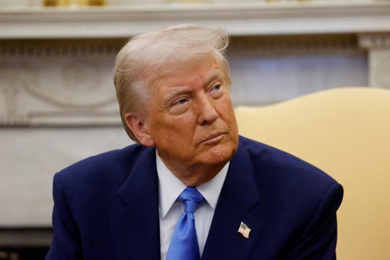 Trump auctions off citizenship by means of his “gold playing cards” for $ 5 million to foreigners who create jobs