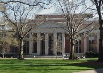 Bulldogii meet excessive requirements in sports activities, class