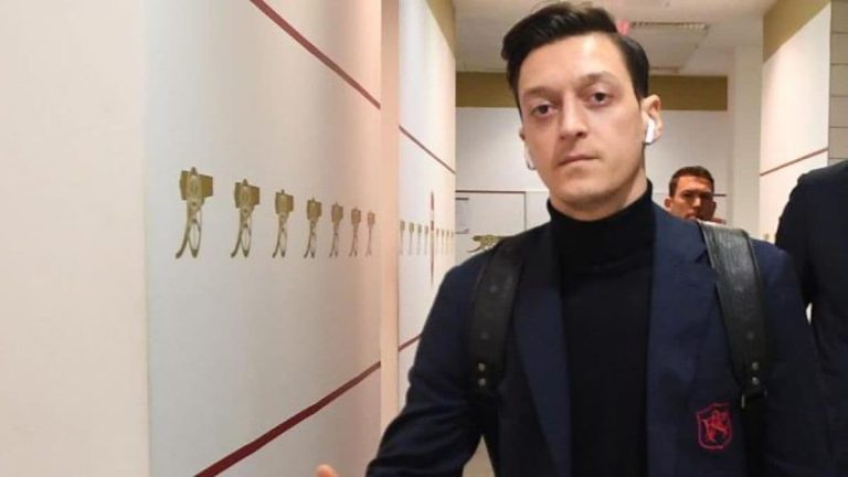 The winner of the German World Cup Mesut Ozil makes an issue in politics with the PAK of Turkey