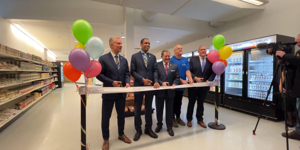 Trillium Well being celebrates renovated meals pantry