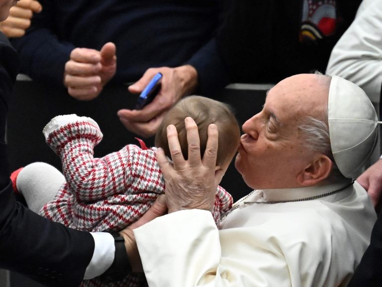“I proceed with confidence in my hospital,” the message written by Pope Francis for his well being