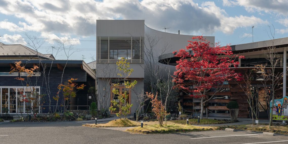 Curves of retail area of Architrip between two current shops in Fukushima