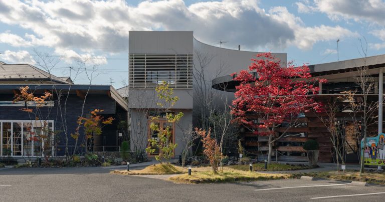 Curves of retail area of Architrip between two current shops in Fukushima
