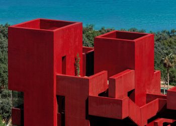 Bofill Highter of Arquitectura, resort, in a fortress comparable, down the Albanian Coast Mountains