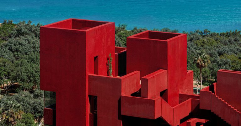 Bofill Highter of Arquitectura, resort, in a fortress comparable, down the Albanian Coast Mountains