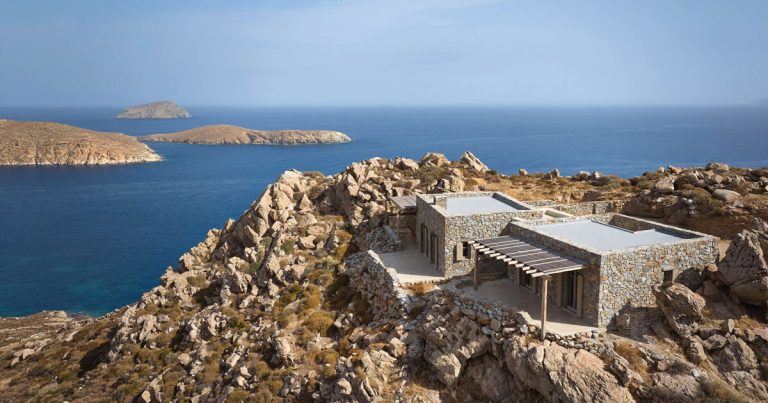 Uncovered stone masonry fuses The residence restored by Co Lab with the rocky land of the Greek island