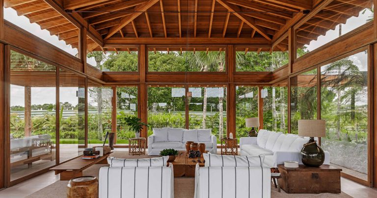Brazilian “GS Home”, constructed with wood interiors