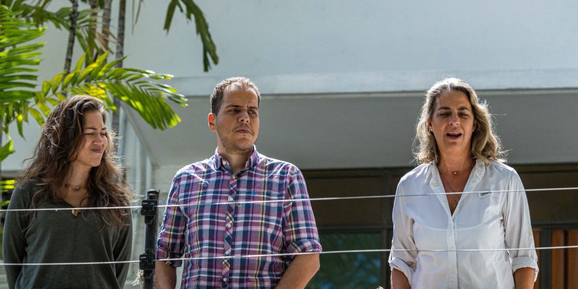 With out electrical energy, the refugee opponents of the Argentine embassy have been remoted