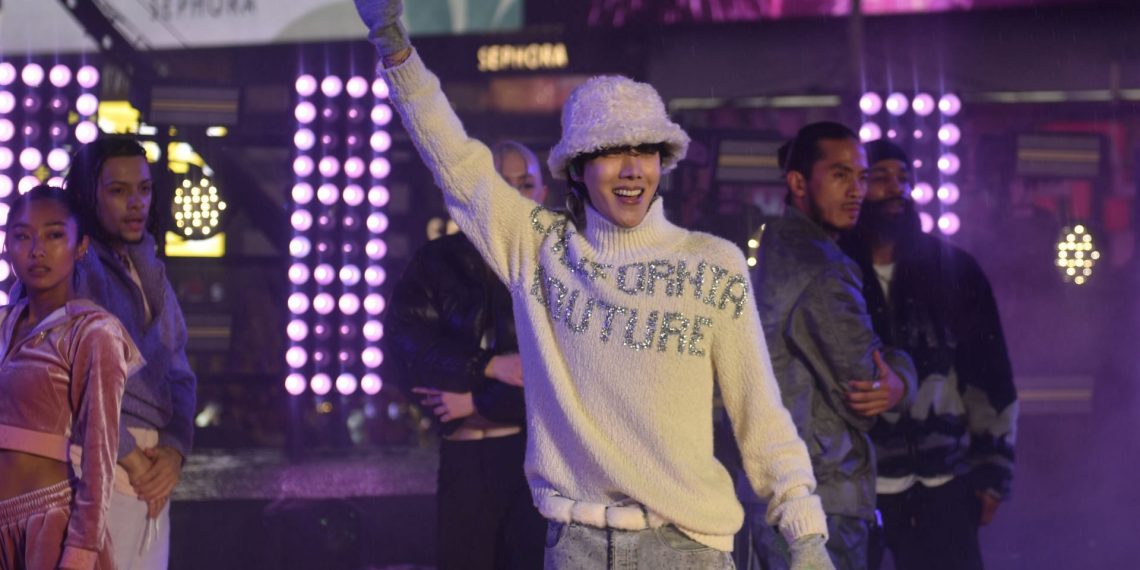 “International trend icon” — Followers proud as BTS’ j-hope ranks No.1 on Lefty’s checklist of prime influencers throughout Males’s Paris Style Week AW25