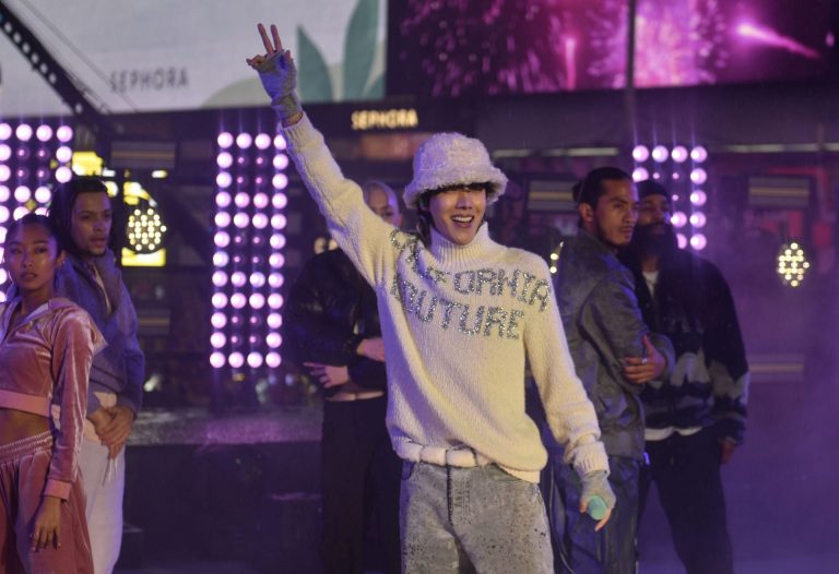 “International trend icon” — Followers proud as BTS’ j-hope ranks No.1 on Lefty’s checklist of prime influencers throughout Males’s Paris Style Week AW25