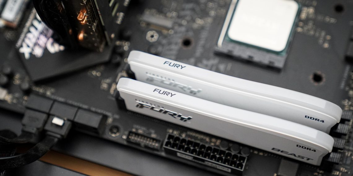 reminiscence and disc, two essential elements influencing the efficiency