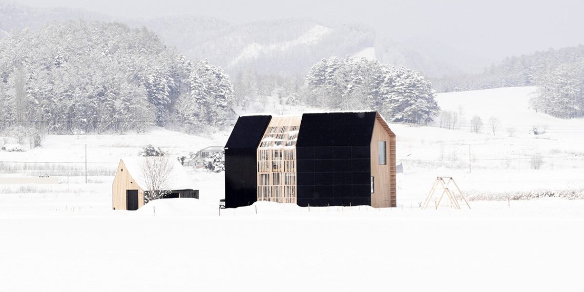 Florian Busch Architects “modular” home w ‘generates extra vitality than consumes