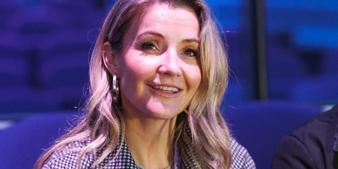 Helen Skelton’s ultra-wide denims and knitted vest made the final word transitional outfit