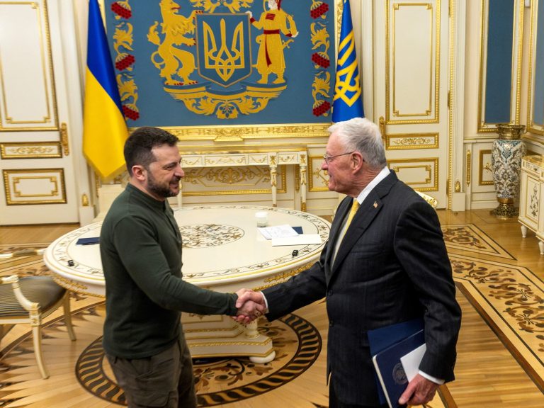 After Donald Trump’s indignant criticism, the Messenger of the US is now praising Volodimir Zelenski
