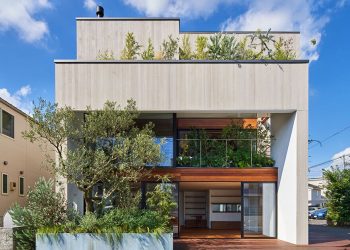 “Home F” strengthens the neighborhood bonds with a typical greenery and open areas in Japan