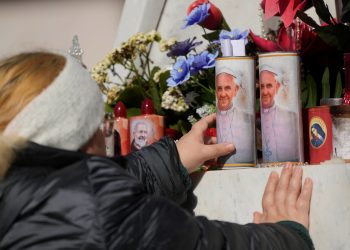 “Pope Francis will not be out of hazard,” says the docs who go to him within the hospital