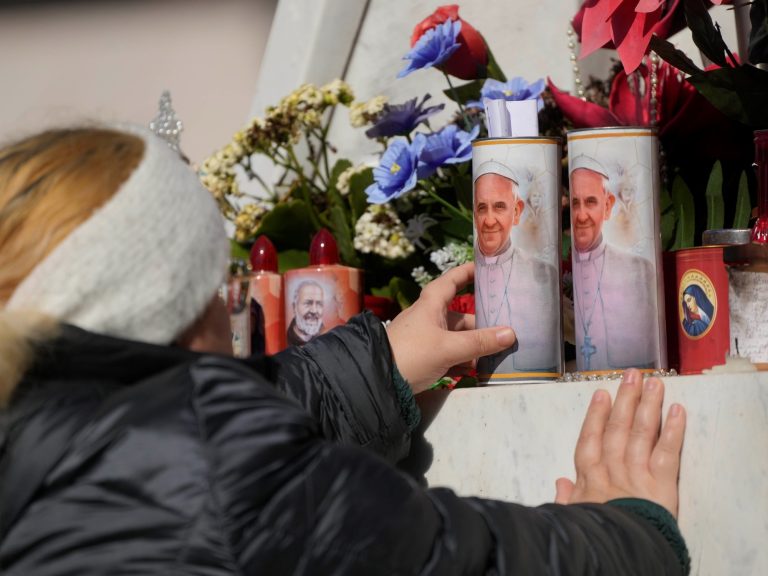 “Pope Francis will not be out of hazard,” says the docs who go to him within the hospital