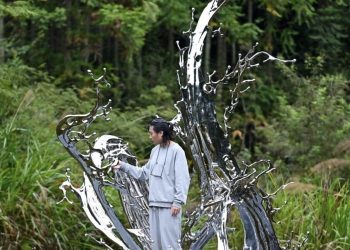 Zheng chrome steel splash hugs philosophy, historical past and know-how – Colossal