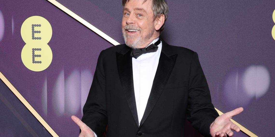 Mark Hamill Seems to Endure Onstage Wardrobe Malfunction