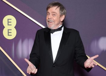 Mark Hamill Seems to Endure Onstage Wardrobe Malfunction