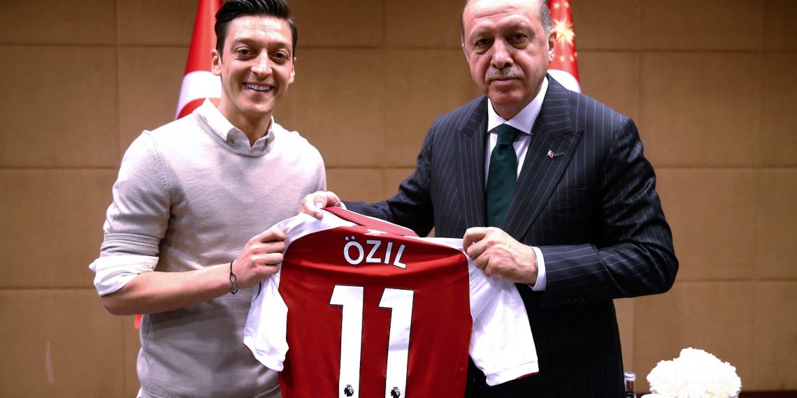Mesut Ozil, winner of the World Cup, enters Turkish politics with the ruling occasion