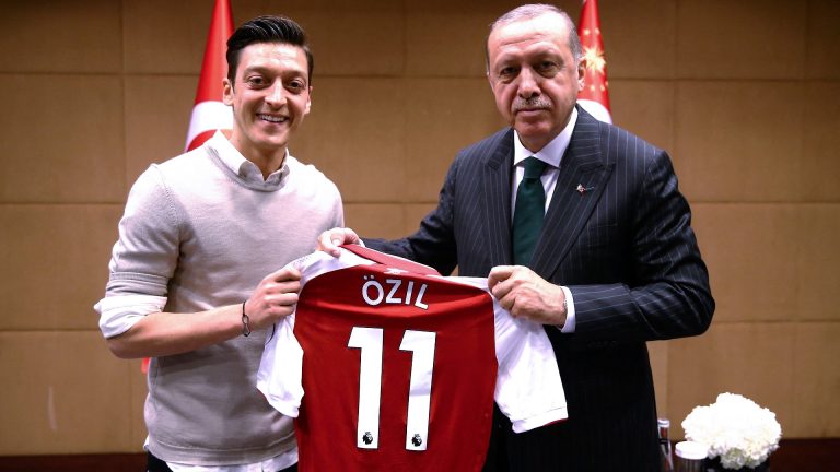Mesut Ozil, winner of the World Cup, enters Turkish politics with the ruling occasion