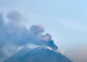Mt. Etna’s Volcanic Exercise Grounds Flights Throughout Southern Italy