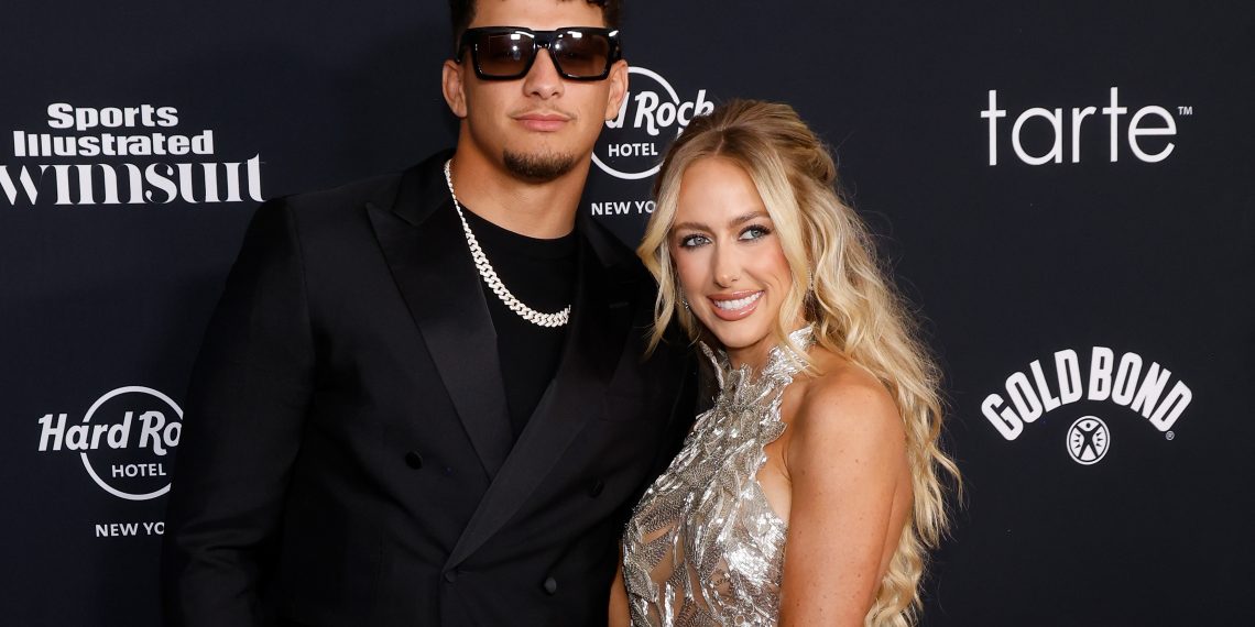 Patrick Mahomes Helps Brittany Mahomes With Breast-Feeding