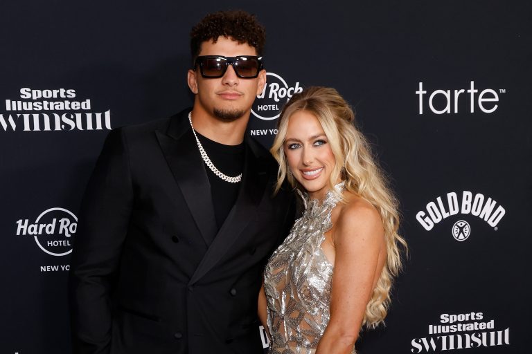 Patrick Mahomes Helps Brittany Mahomes With Breast-Feeding