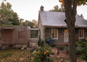 Paul Bernier hyperlinks trendy extension to Stone Residence in Chateauguay
