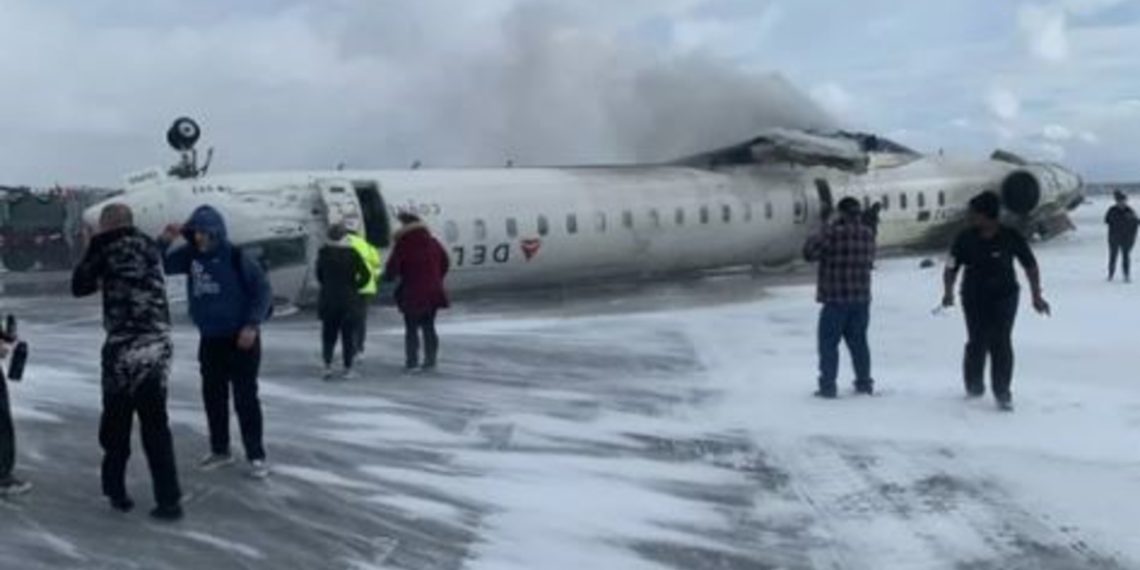 A airplane crashed at Toronto in Canada: at the least 15 injured