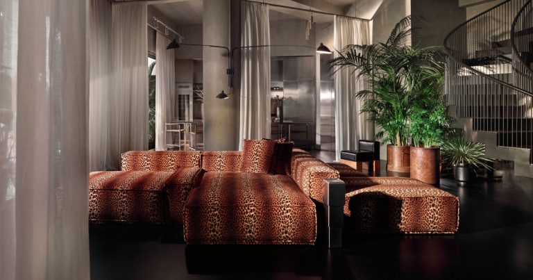 Sanayi313 finishes the home in Istanbul with industrial accents